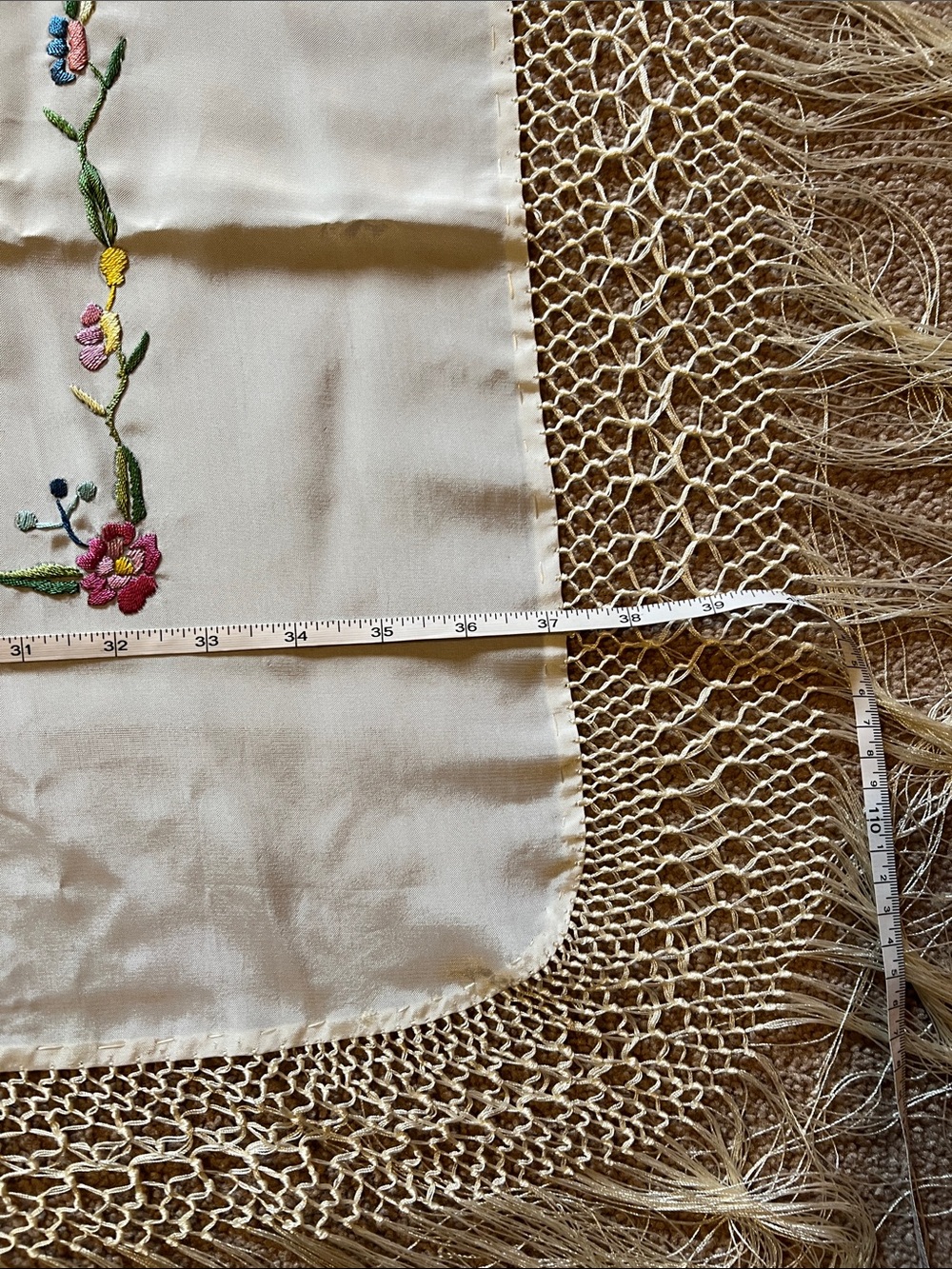 VTG. Marshall Fields &Co. globetrotter piano shawl. Embroidered, Made in Spain - Picture 8 of 11